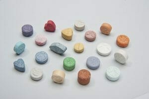 MDMA-doseringen in XTC minder extreem, maar nog steeds erg hoog