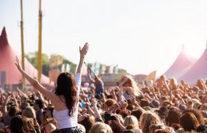 Maakt ‘pillenpromotie’ Smeerboel drugsgebruik op festivals bespreekbaar?