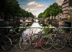 Amsterdam zegt ‘ja’ tegen MDMA, maar niet iedereen is blij: ‘Zinloze lobby’